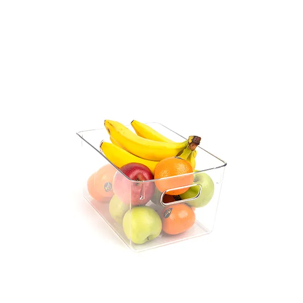 Barquette transparente remplie de fruits frais