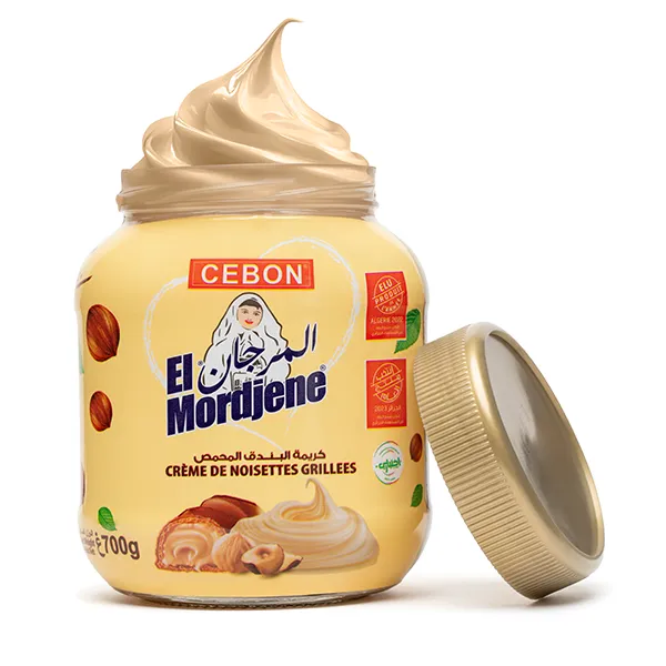 Pot de pâte à tartiner ouvert avec une crème en spirale
